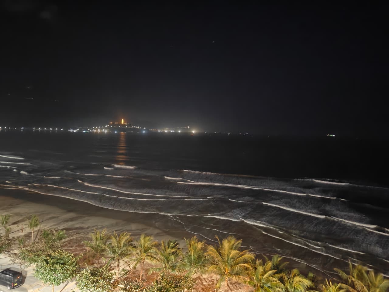 Hotel Parosands: view from the hotel at night