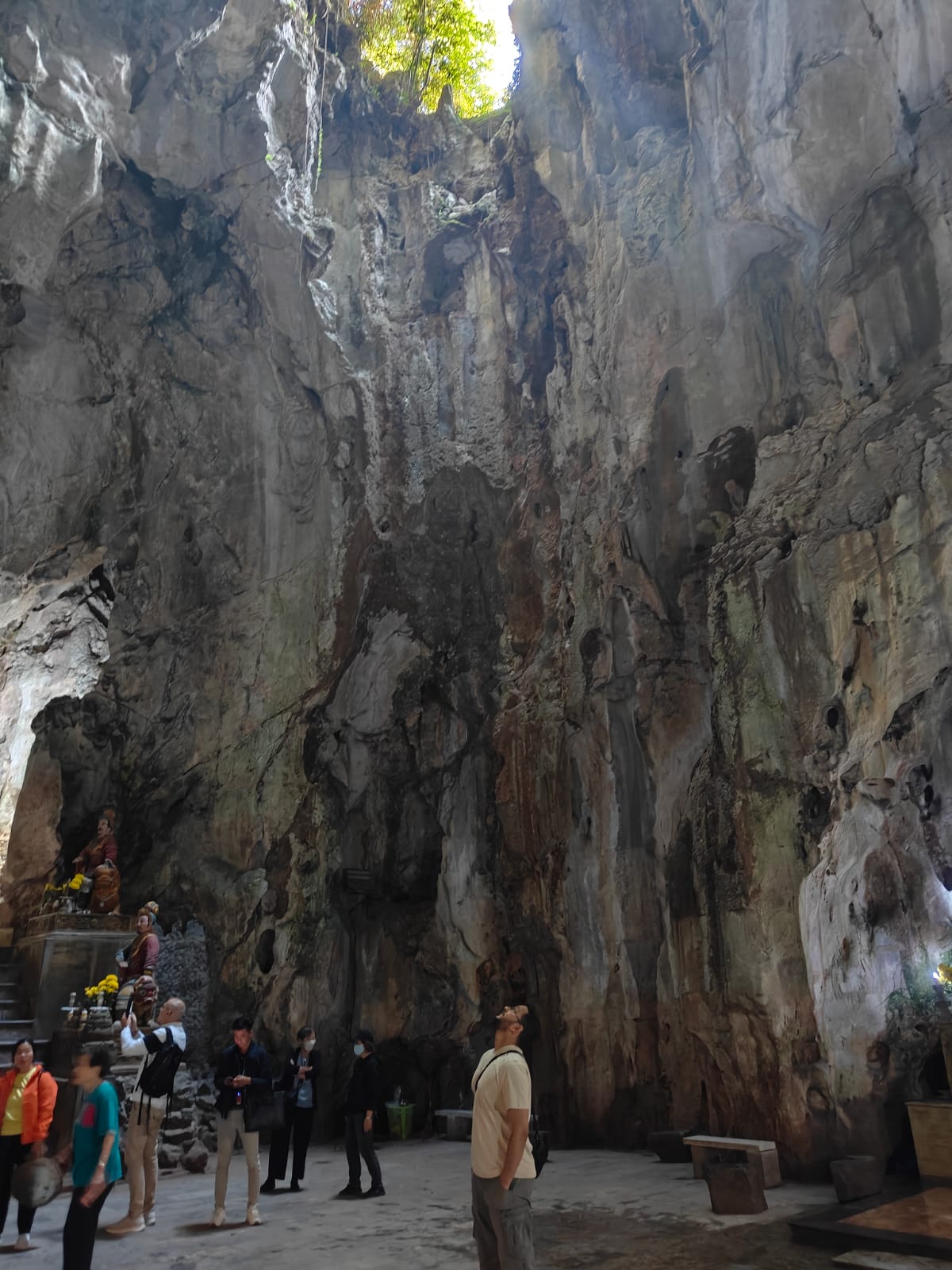 The largest Cave in Marble Mountain